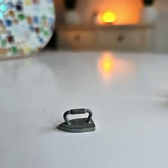 Vintage Monopoly Board Game Replacement Tokens, 6 Movers - Picture 6 of 11